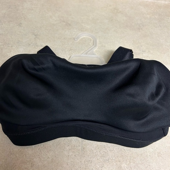 Women’s Fabletics Black Sports Bra size m/L - Picture 3 of 6